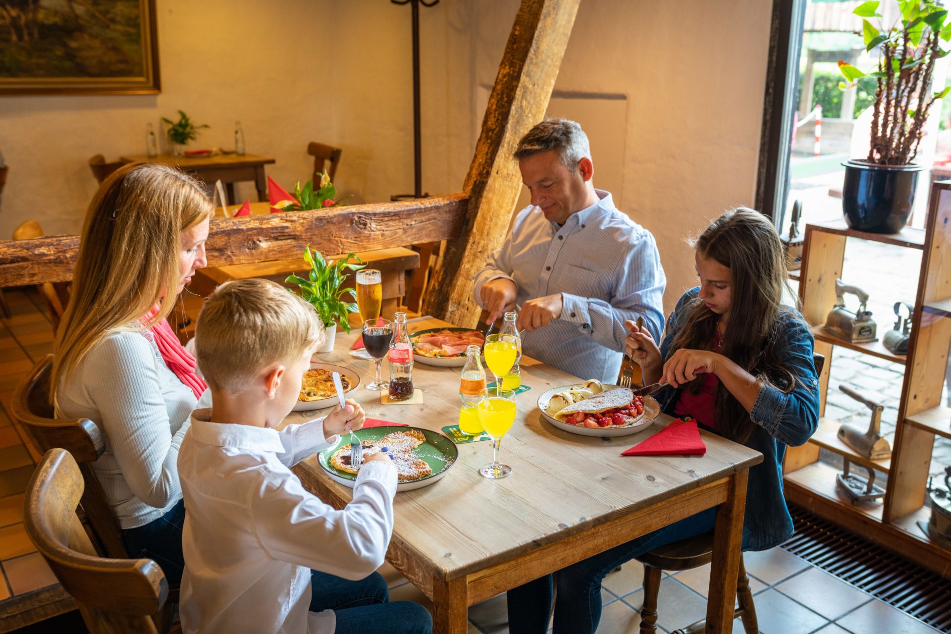 Das Pannekookehuus im Niederrheinischen Freilichtmuseum in Grefrath ist für die verschiedensten Pfannkuchen-Variationen bekannt