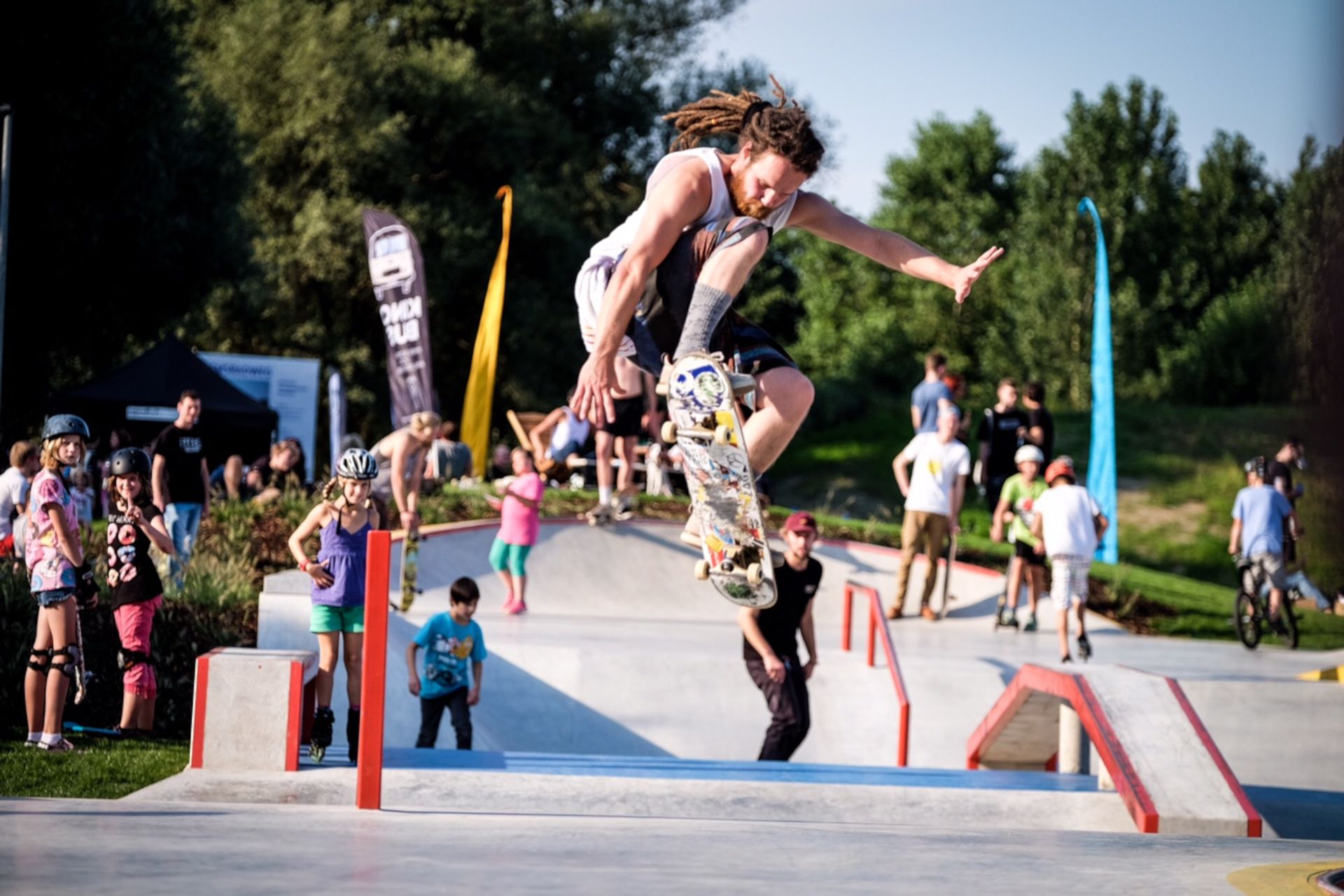 Im Skatepark Altes Klärwerk treffen sich Skatende, Inliner- und BMX-Fahrende