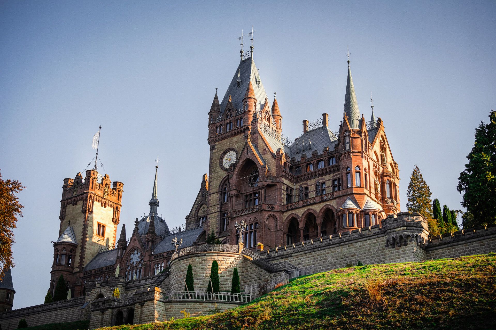 Frontansicht des Schloss Drachenburg