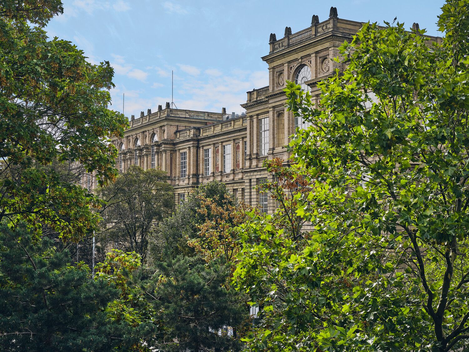 Zur Seite Kunstakademie