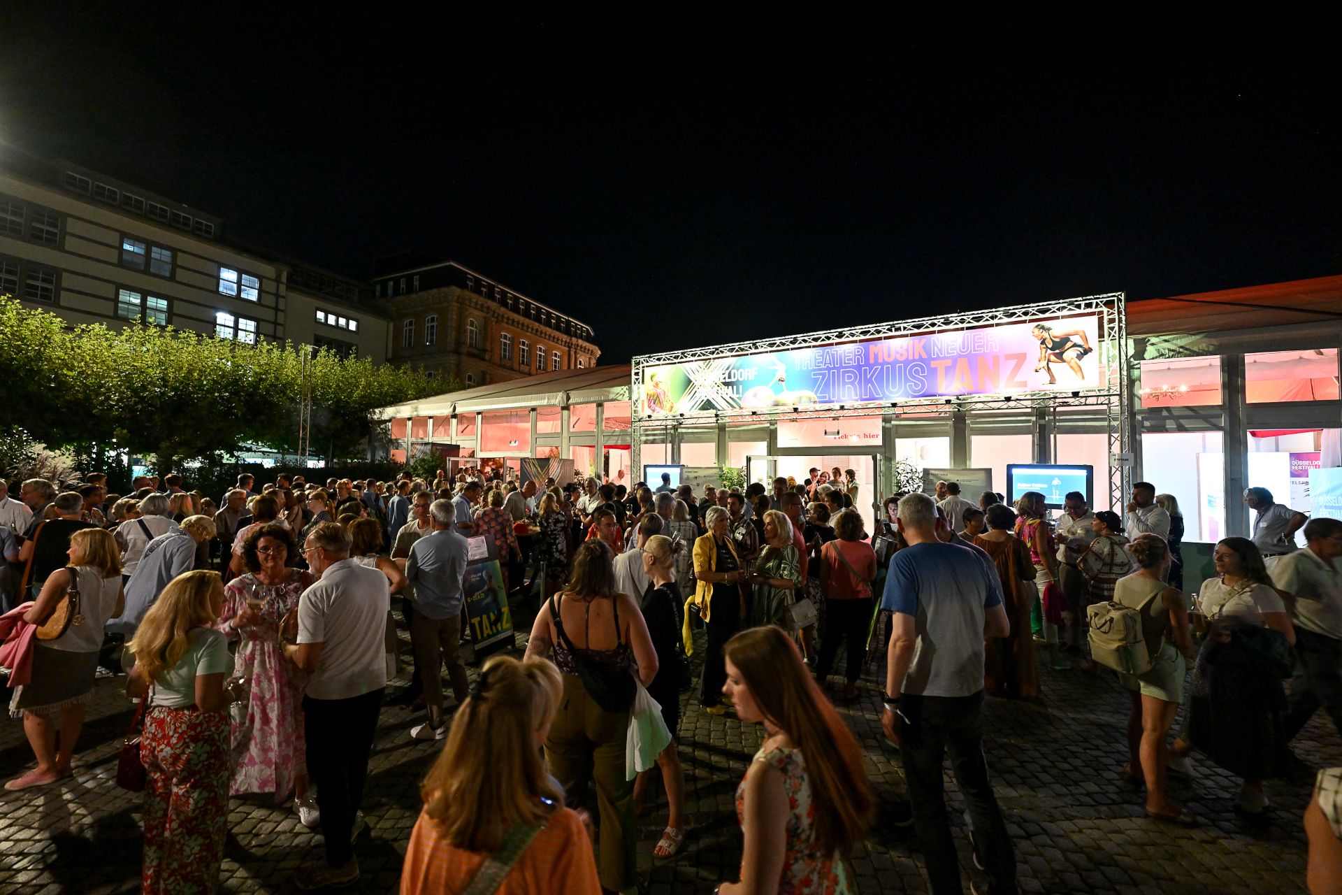 Zur Seite Düsseldorf Festival