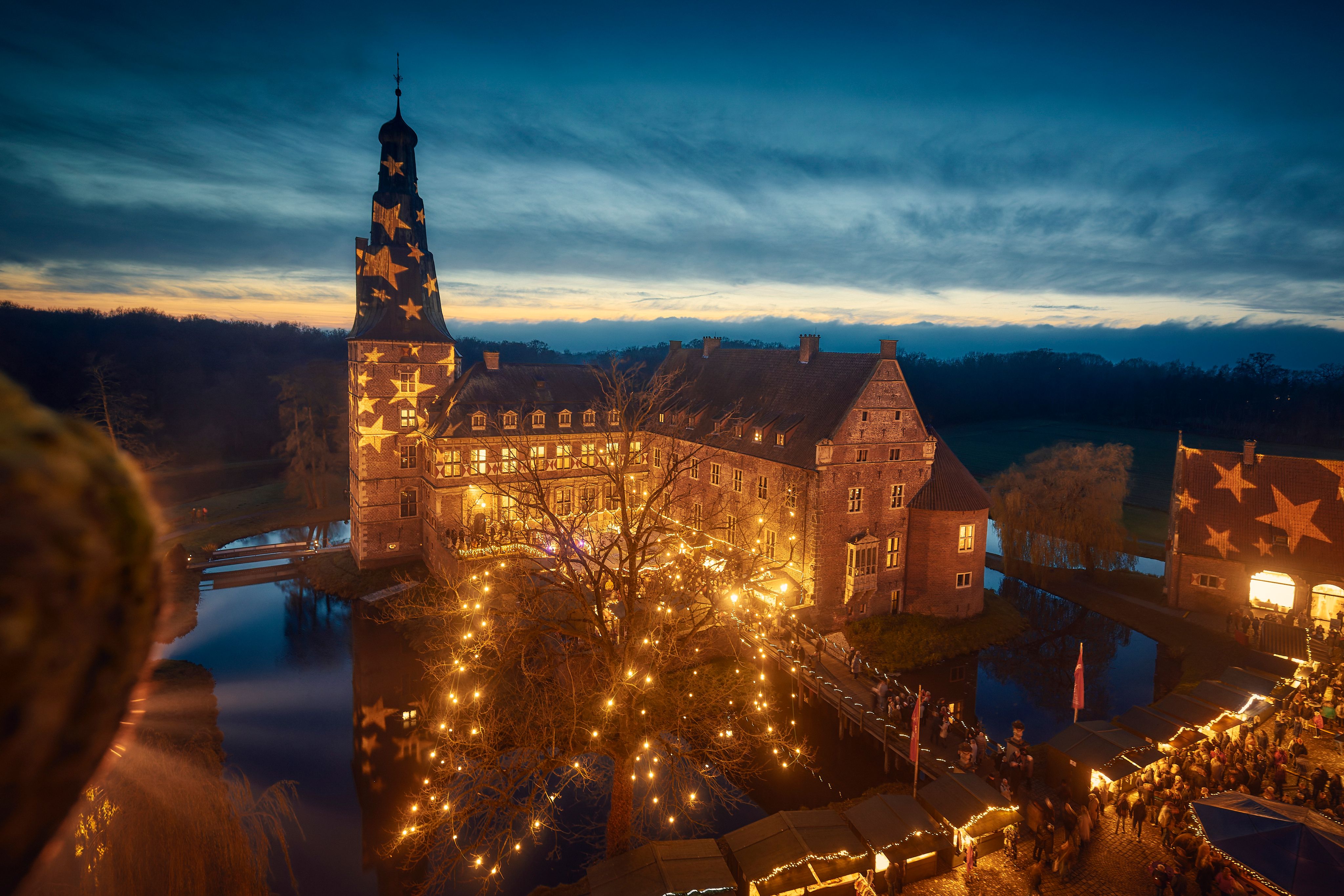 Zur Seite Adventsmarkt Wasserschloss Raesfeld