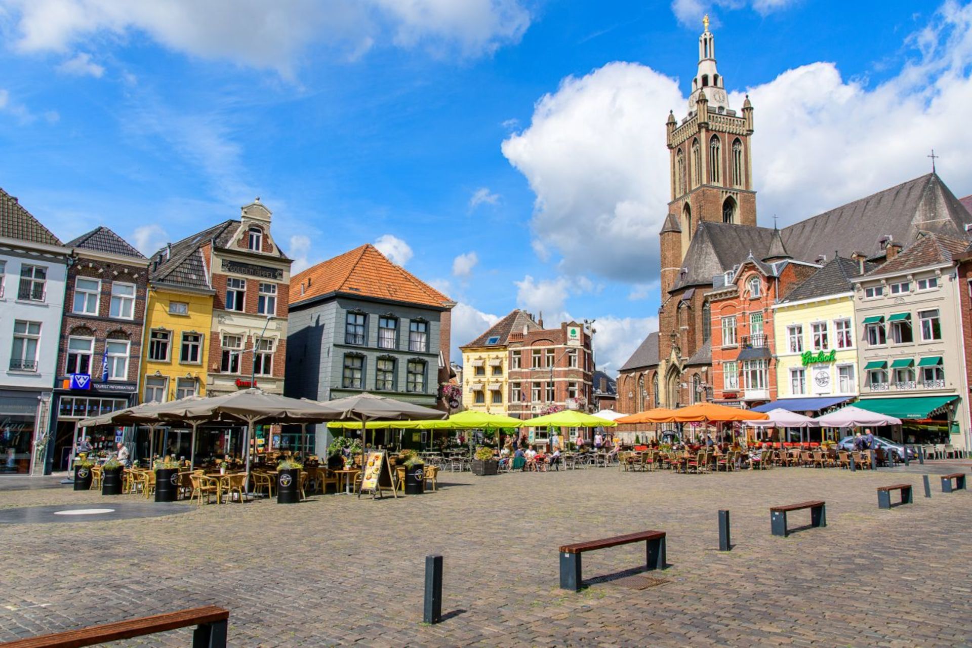 Die St.-Christophorus-Kathedrale und das Rathaus befinden sich am Marktplatz von Roermond