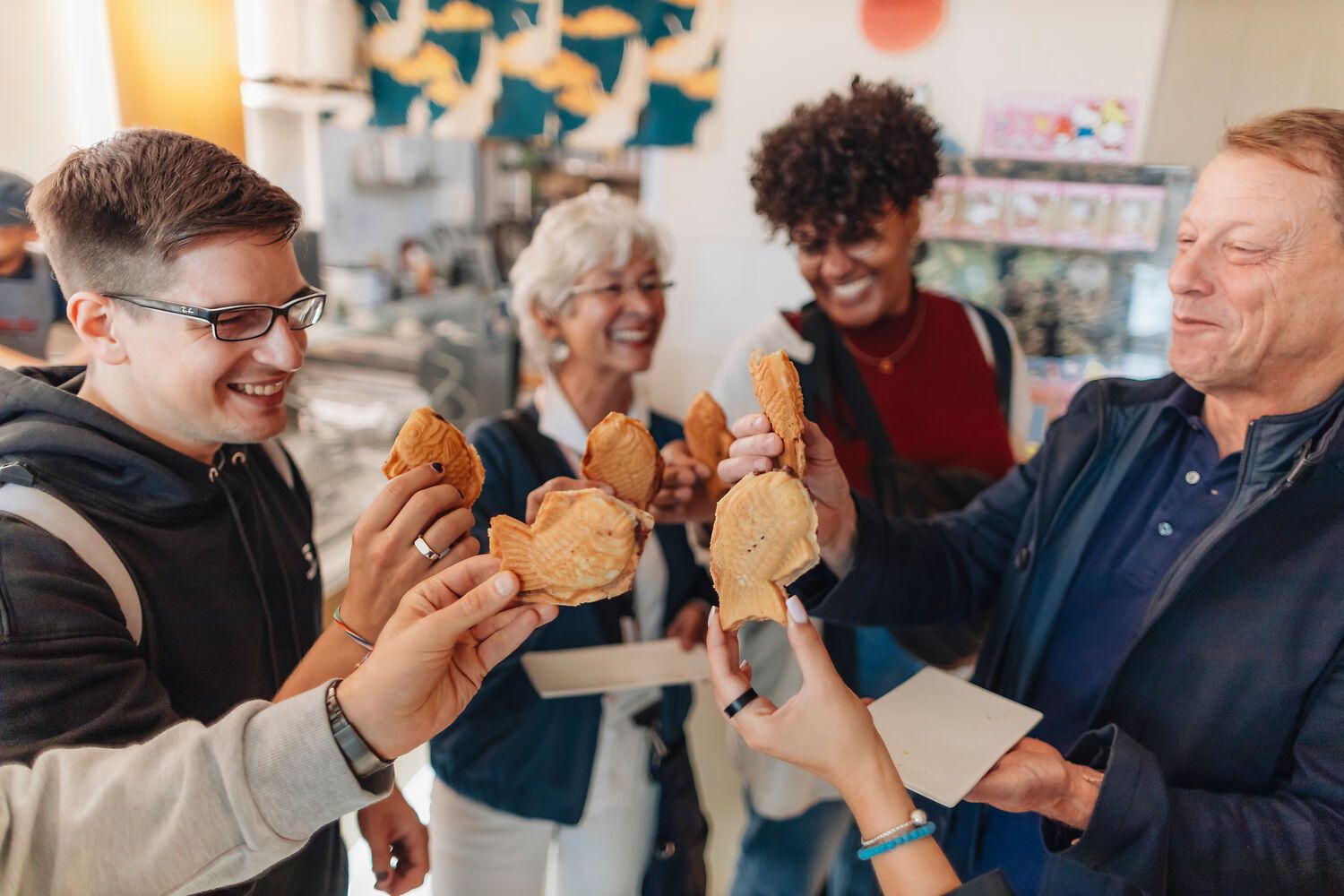Taiyaki ist ein japanisches Gebäck in Fischform, das traditionell mit einer süßen roten Bohnenpaste gefüllt ist