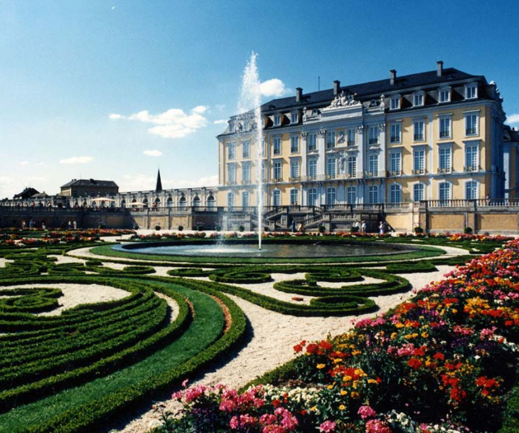 Der Schlosspark wurde nach den Prinzipien der französischen Gartenkunst angelegt, © Stadt Brühl