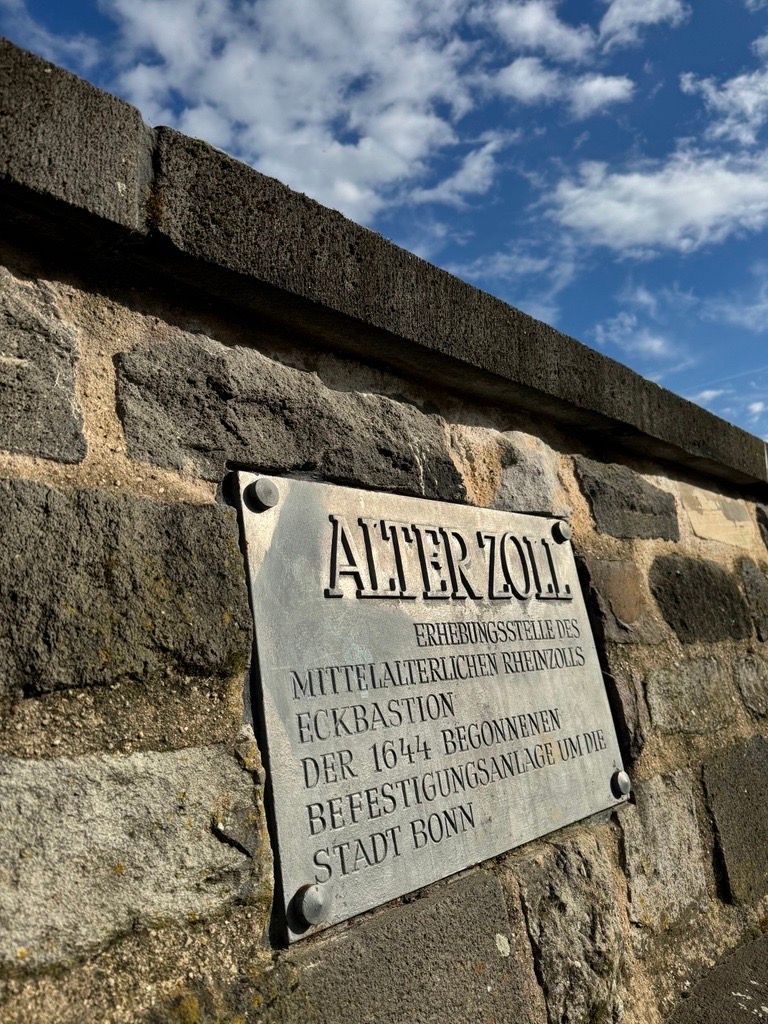 Zur Seite Alter Zoll