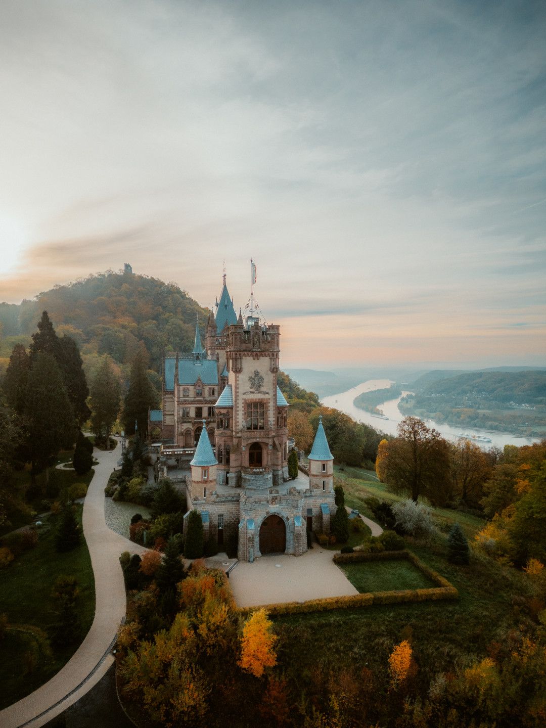 Schloss Drachenburg mit Blick Richtung Bad Honnef