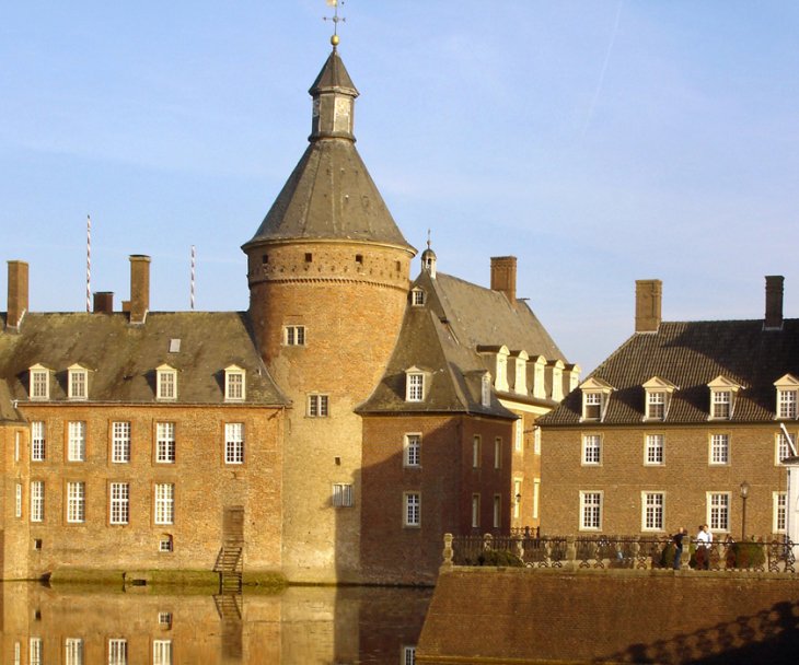 Der Turm von Schloss Anholt stammt aus dem 12. Jahrhundert, © Münsterland Tourismus