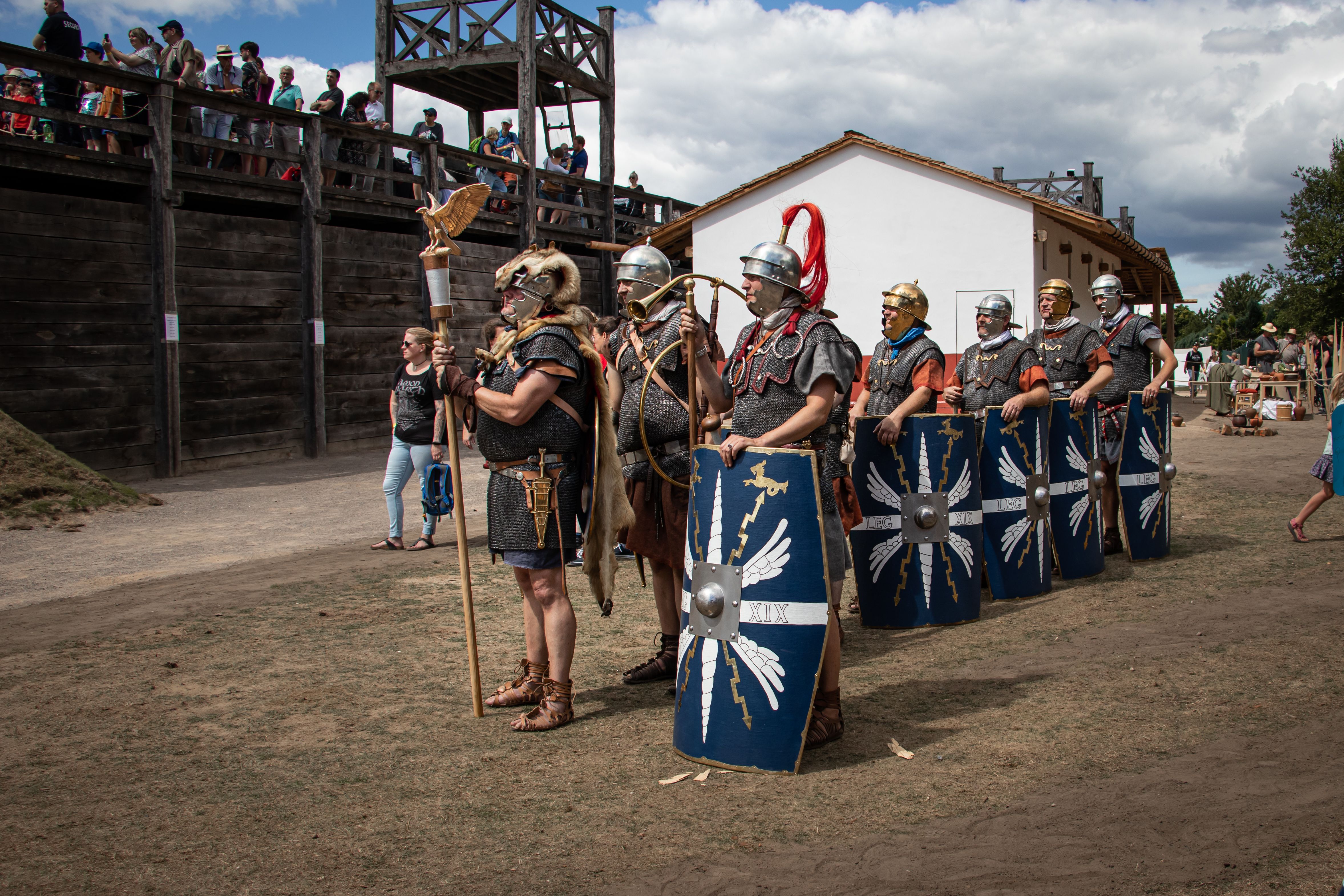 Mauer mit Legionären DS