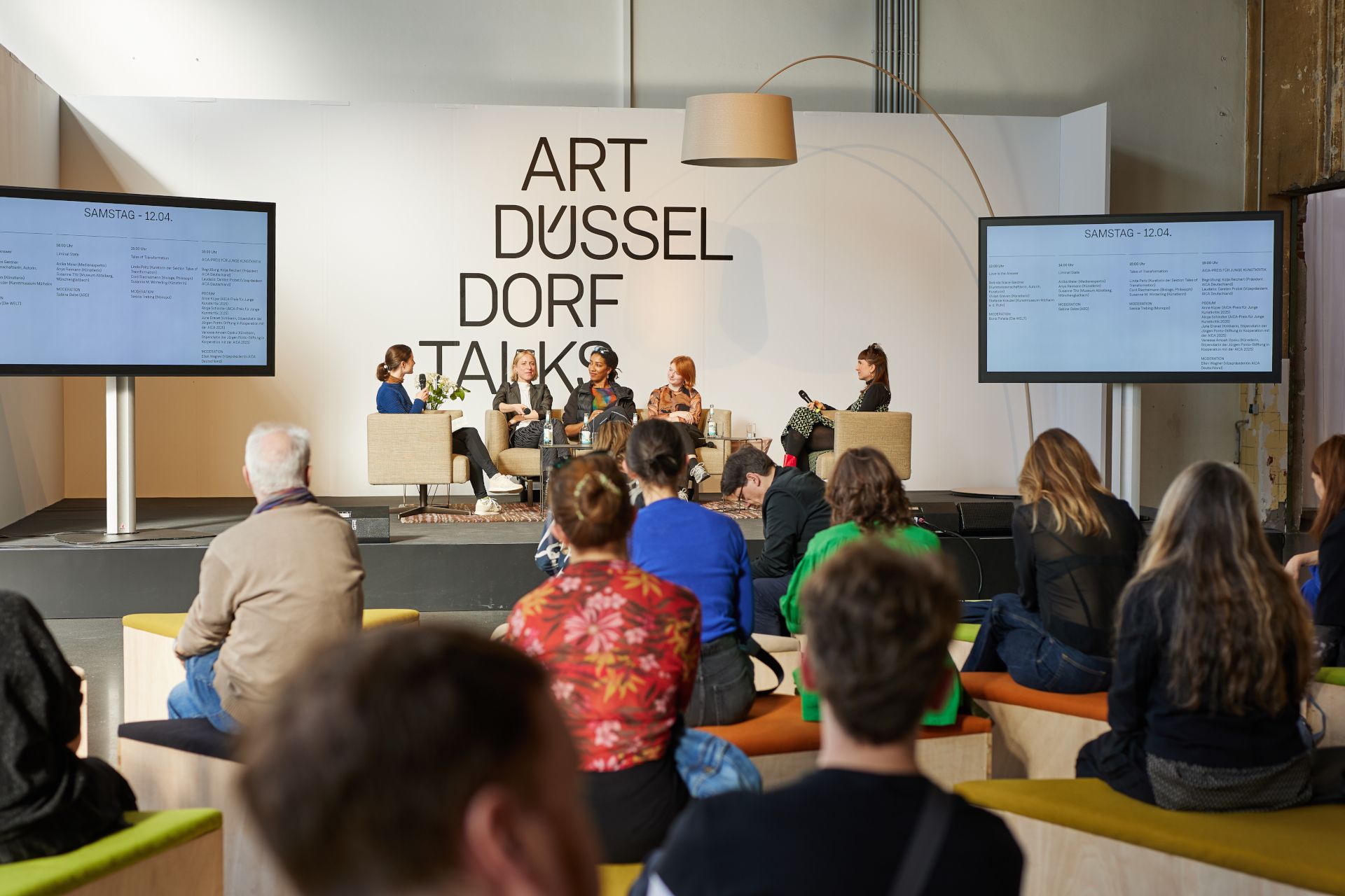 Auch Talkrunden über Kunst gehören zu den festen Programmpunkten der Art Düsseldorf