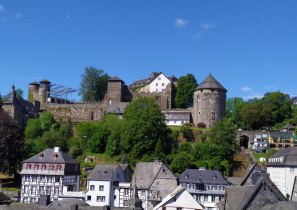 Burg Monschau, Burg thront über der Stadt, © Tourismus NRW e.V., M. Hulisz