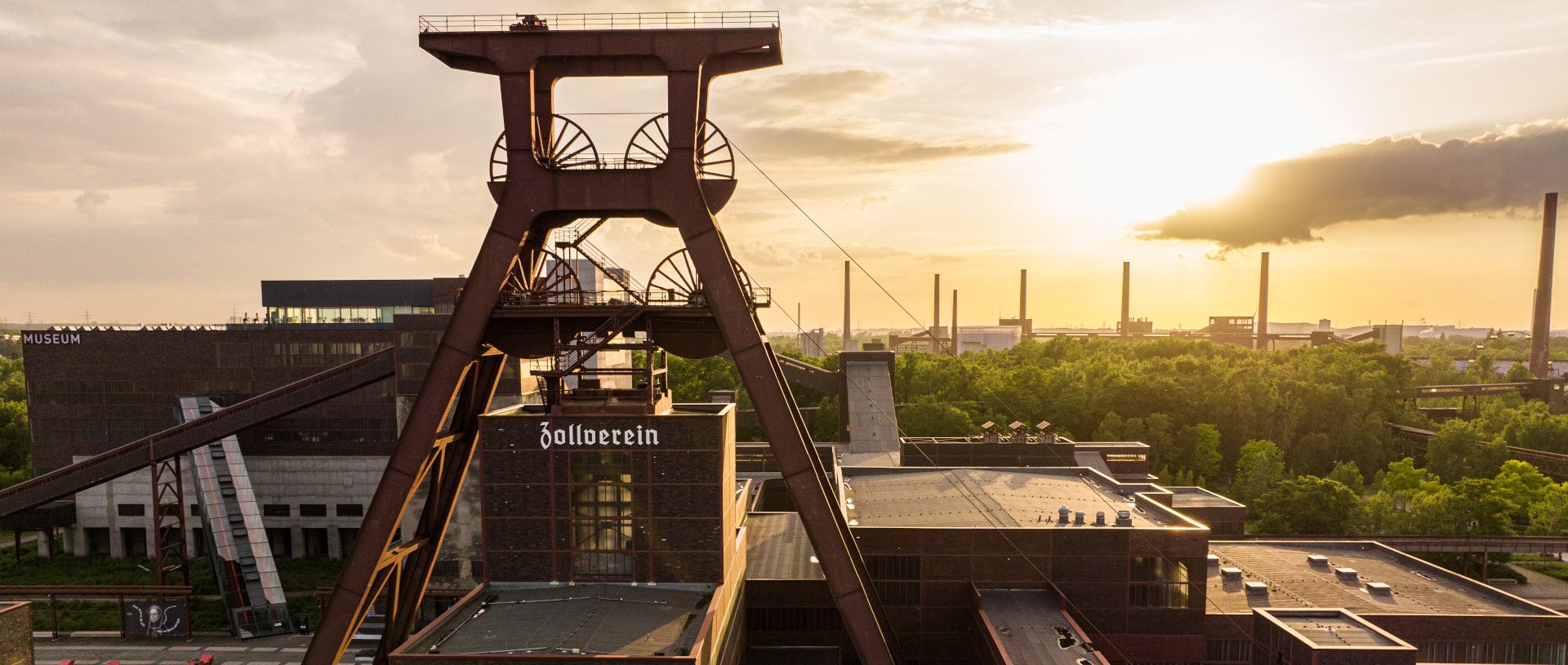 Zeche Zollverein in Essen im Abendlicht