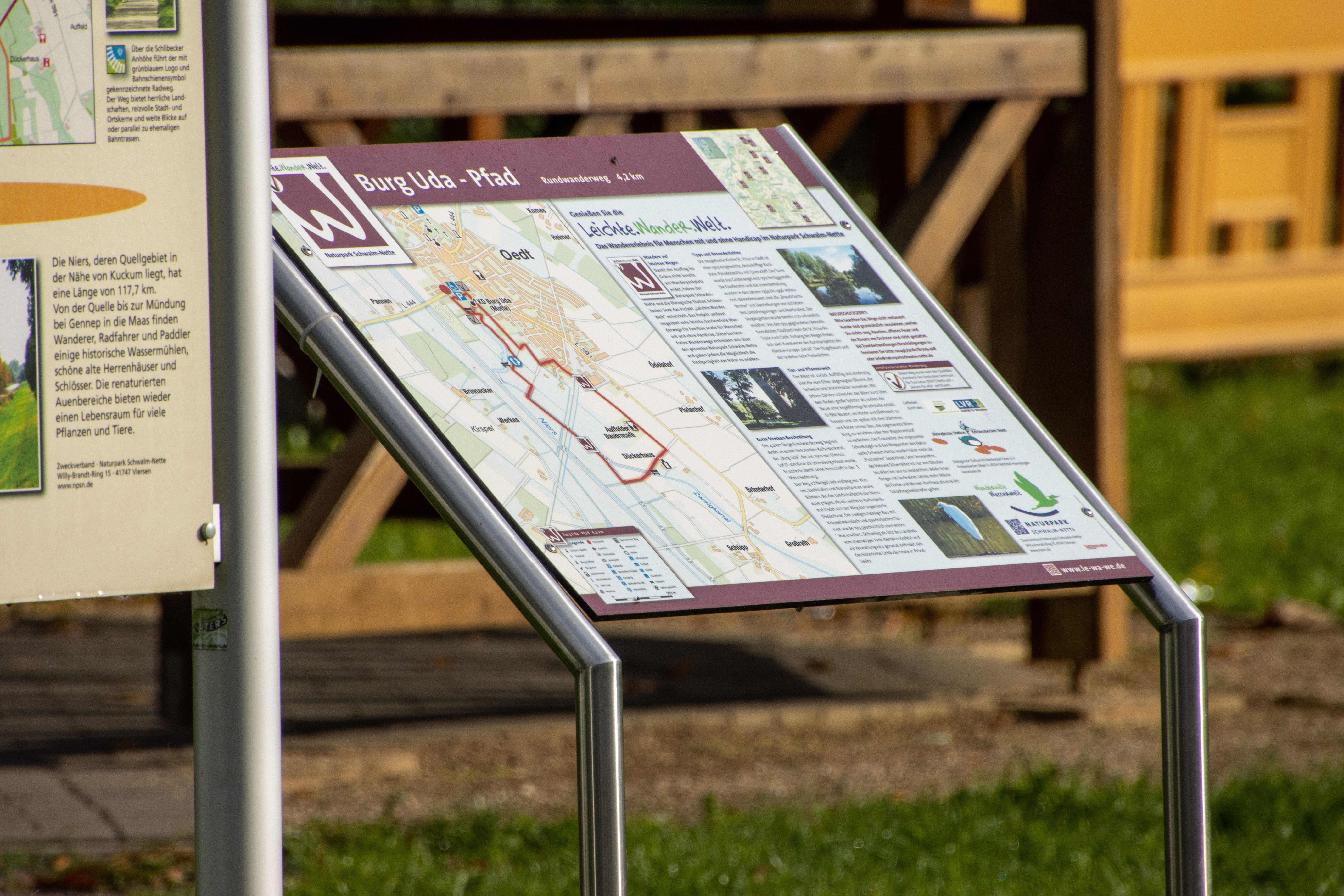 Burg Uda-Pfad_Starttafel_seitlich