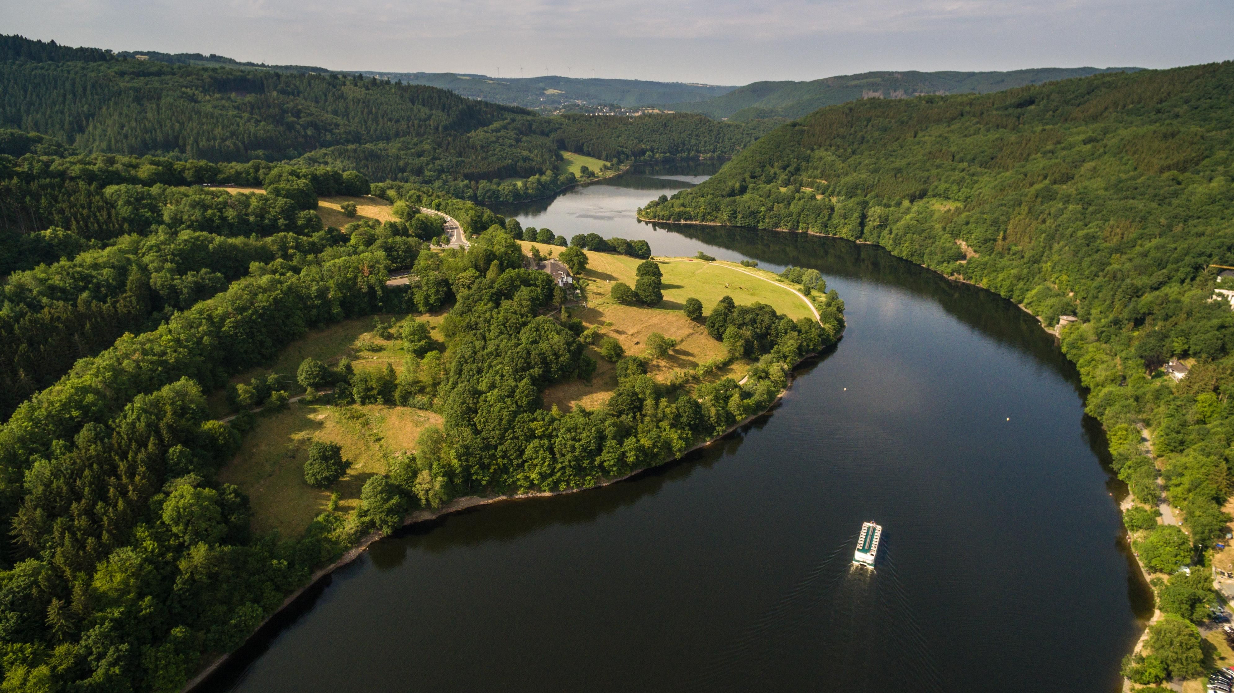 Blick in den Nationalpark Eifel mit Obersee