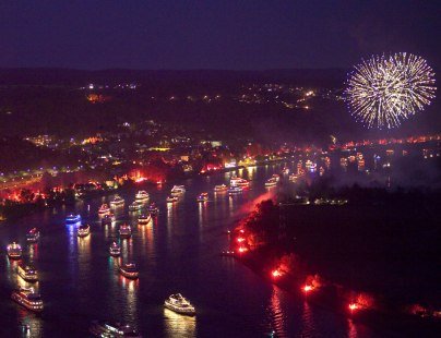 Dank Feuerwerk und festlich beleuchteten Schiffen steht der Rhein buchstäblich in Flammen, © Tourismus &amp; Congress GmbH Region Bonn/Rhein-Sieg/Ahrweiler