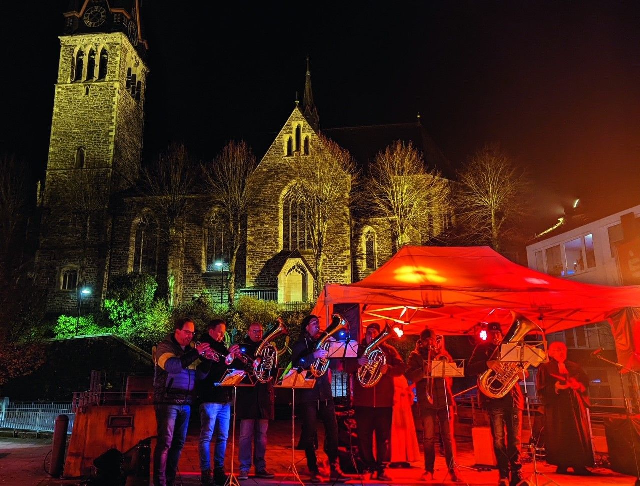 Zur Seite Weihnachtsmarkt in Altenhundem