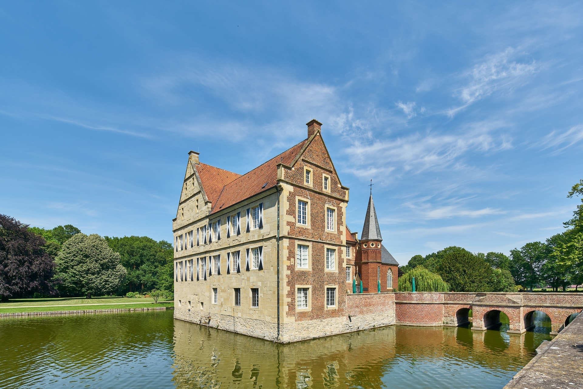 Blick auf Burg Hülhshoff im Münsterland