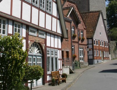 Im historischen Ortskern entdecken Reisende wunderschöne Häuser und viel Fachwerk, © Stadt Nieheim