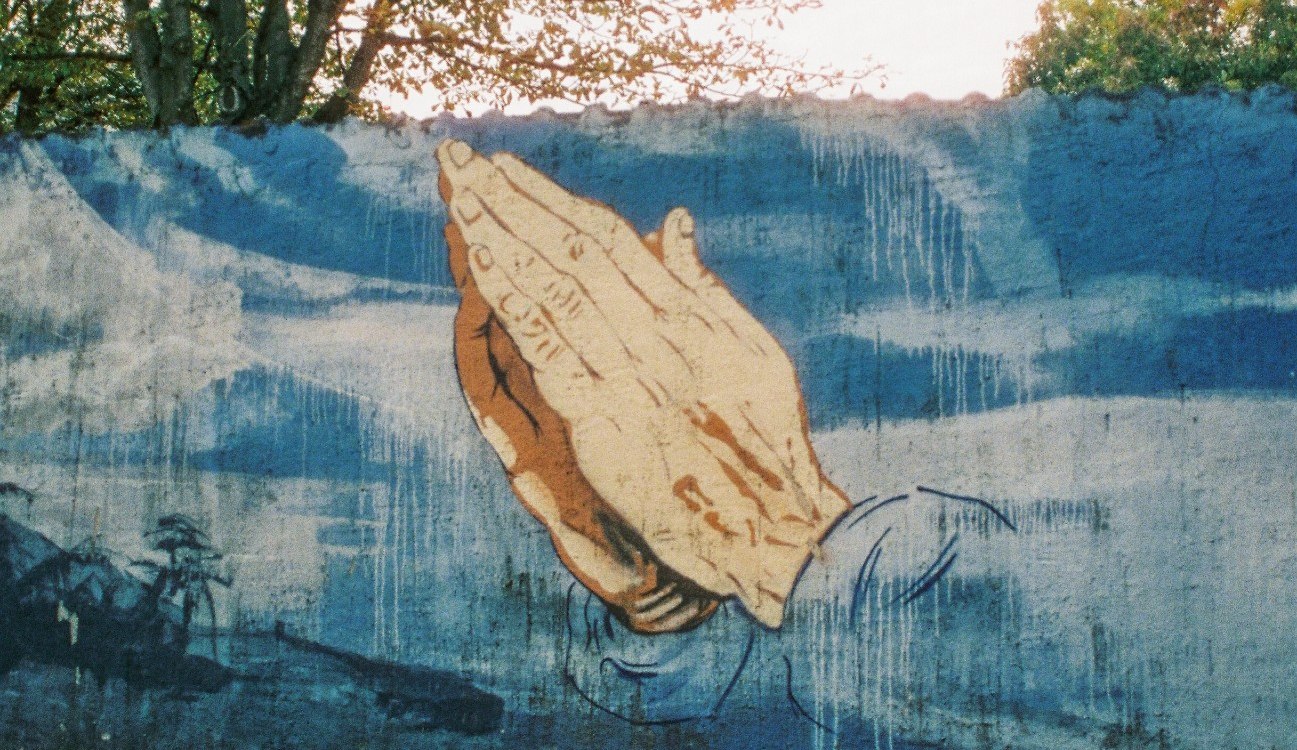 Graffiti &quot;Betende Hände&quot; an der Busdorfmauer , © Johannes Höhn