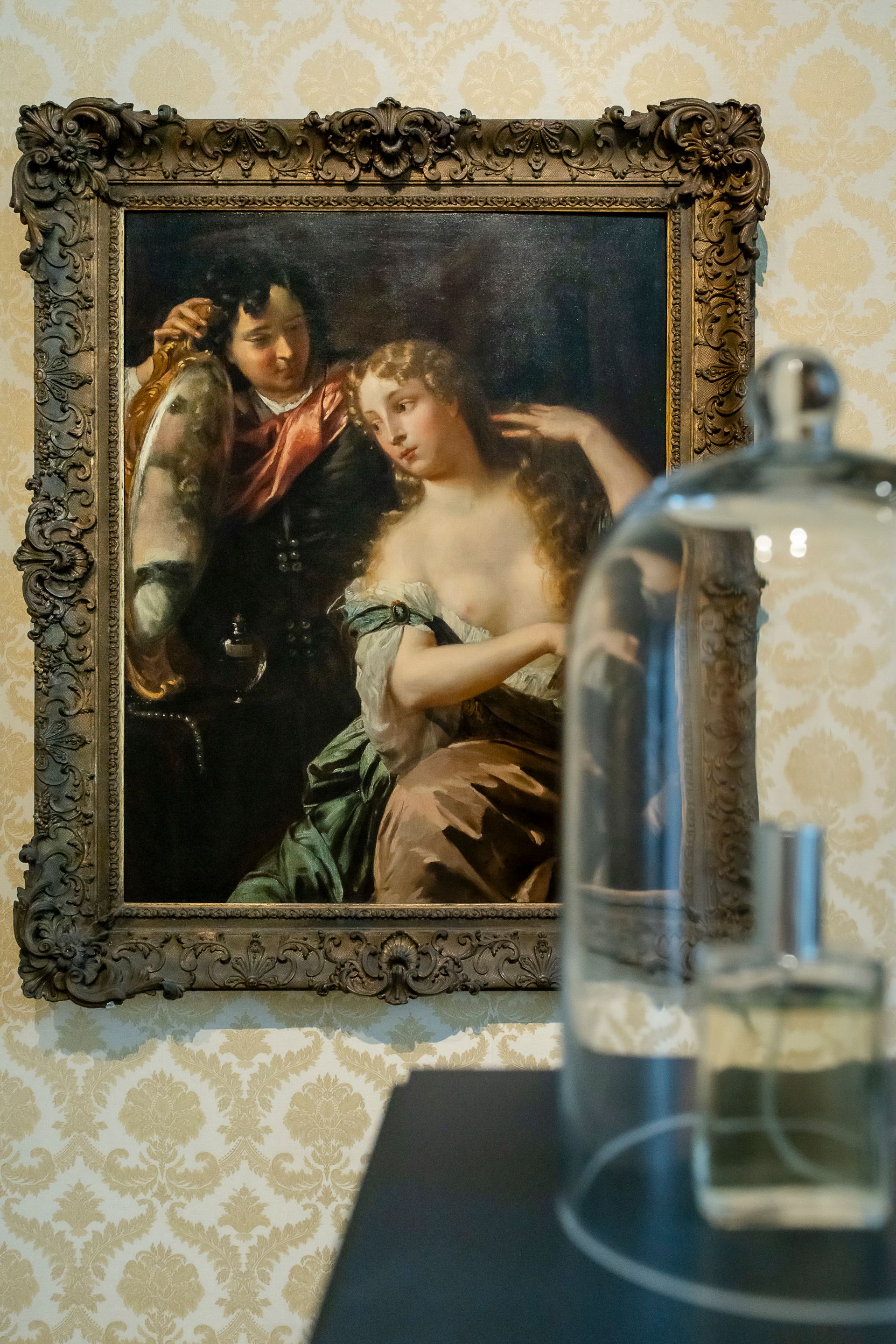 Düfte treten mit Werken in Beziehung, so auch Victor Honoré Janssens "Sich kämmende Frau – Toilette der Venus"