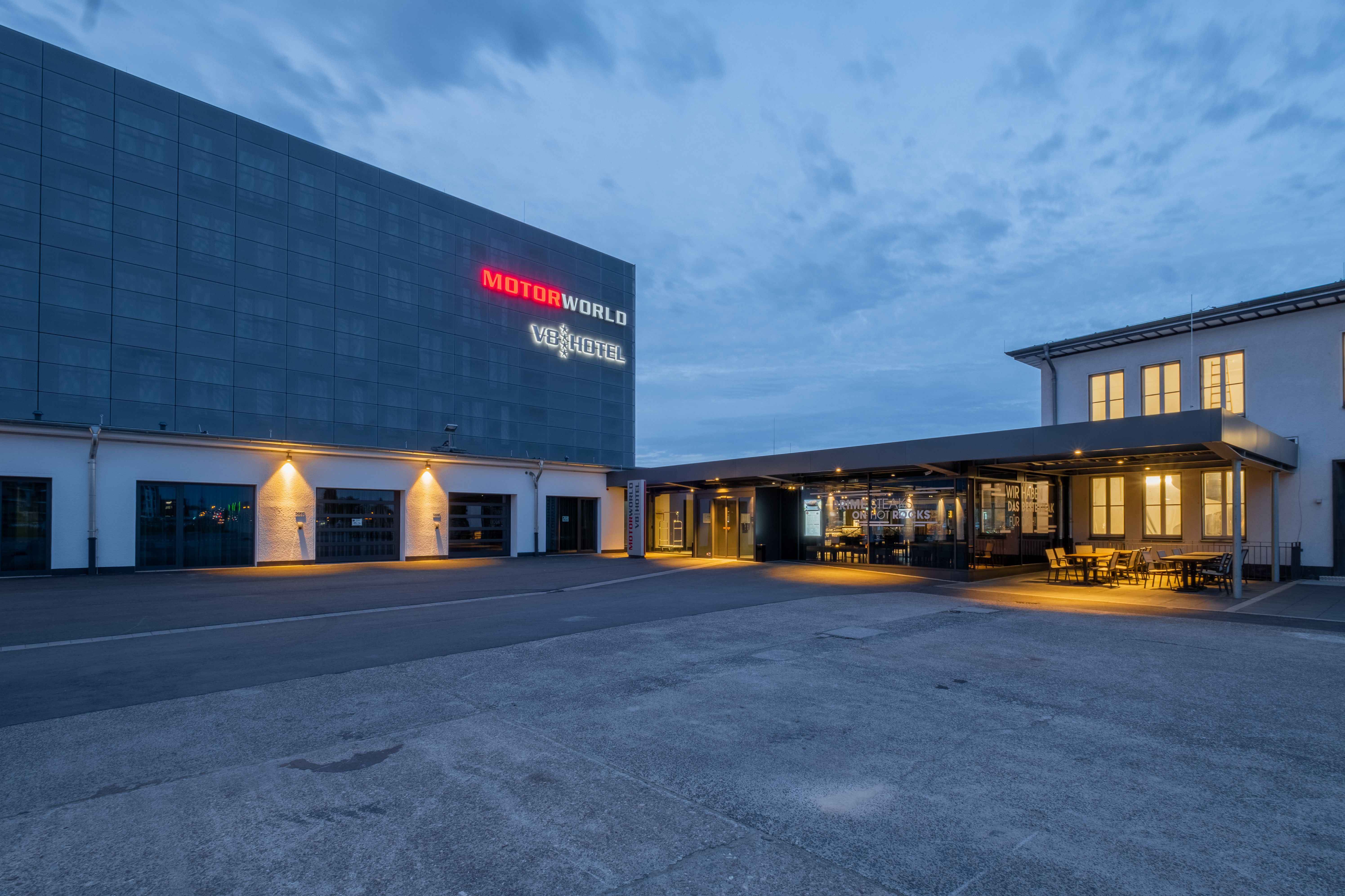 V8 Hotel
