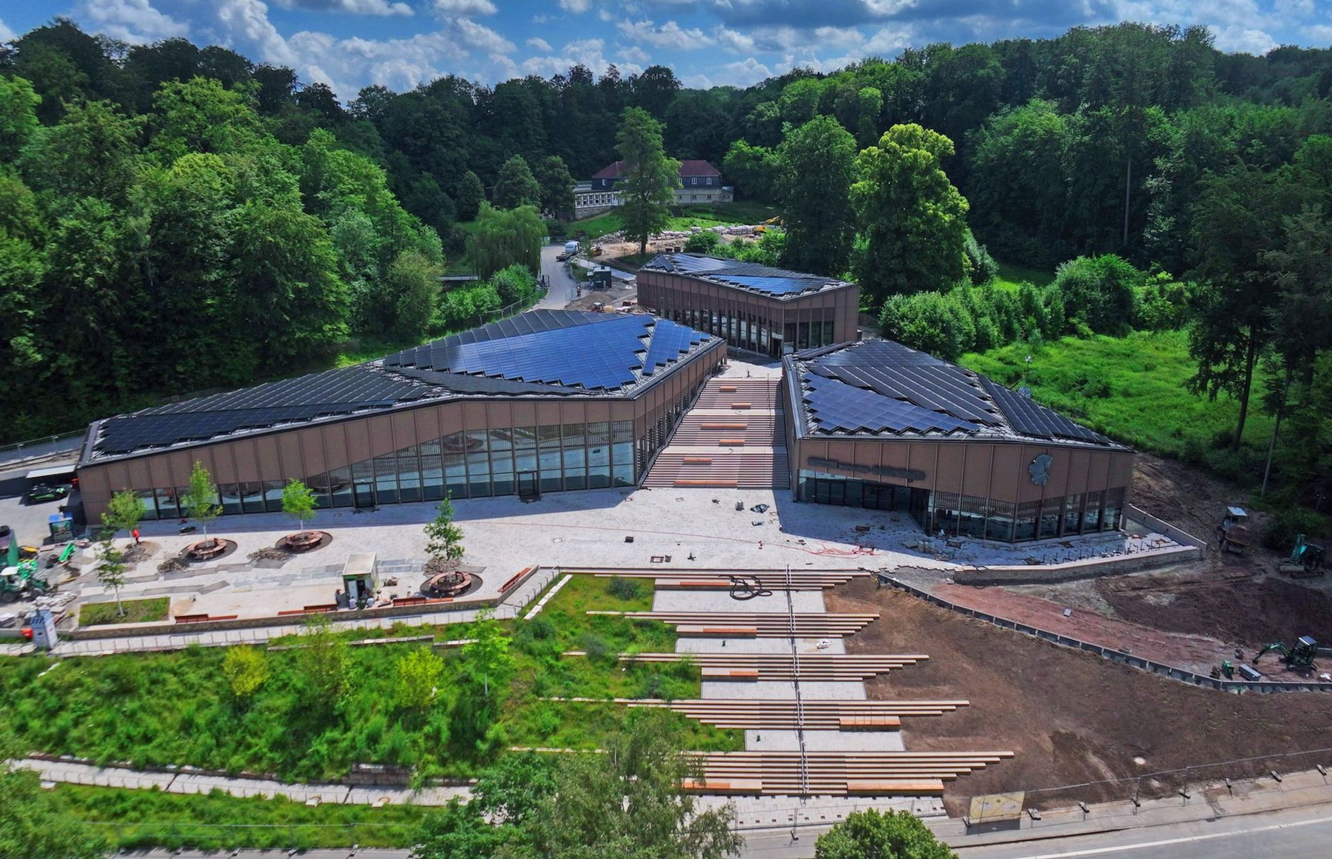 Luftaufnahme des neuen Eingangs- und Ausstellungsgebäudes im LWL-Museum Hellerlecht