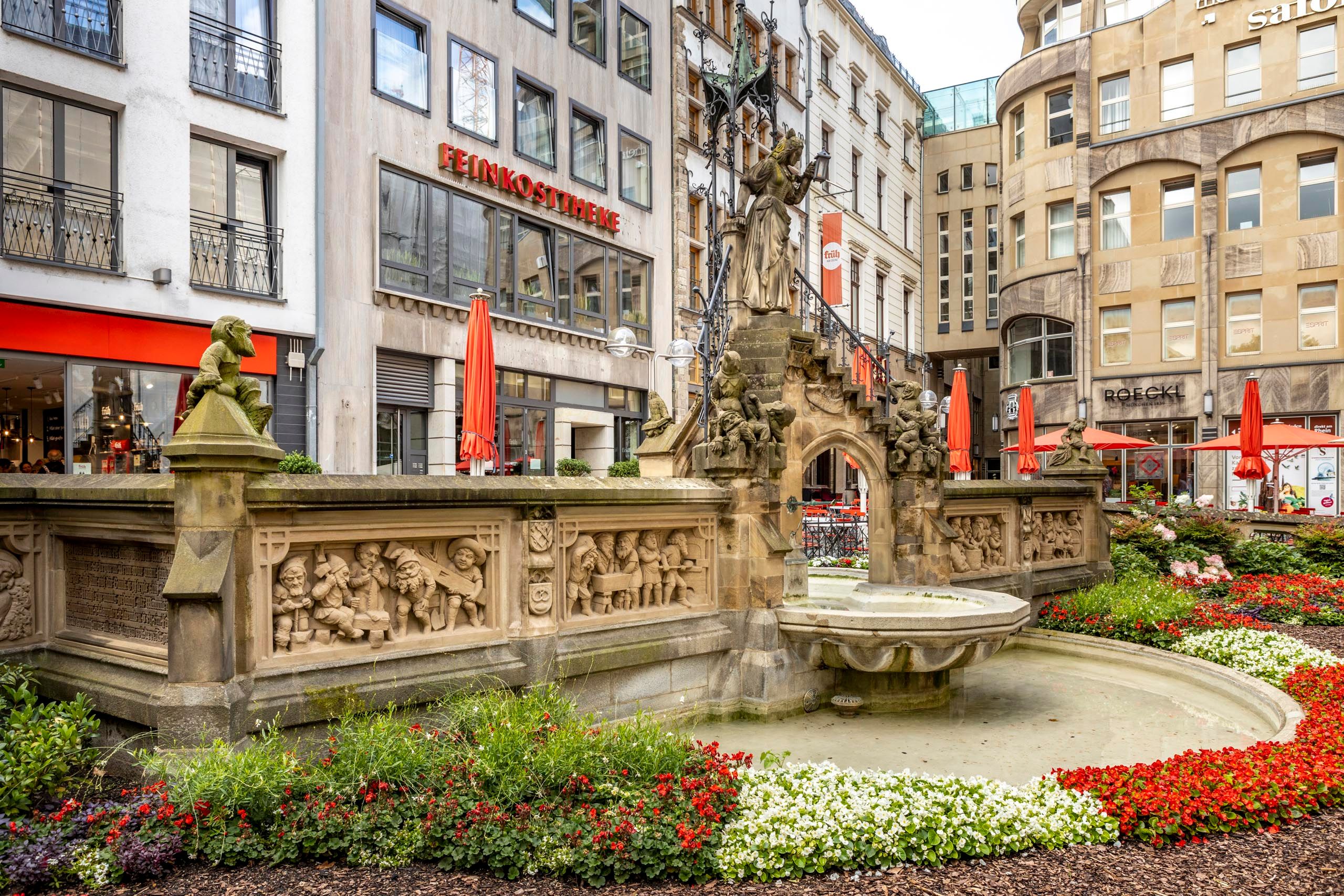 Zur Seite Heinzelmännchenbrunnen