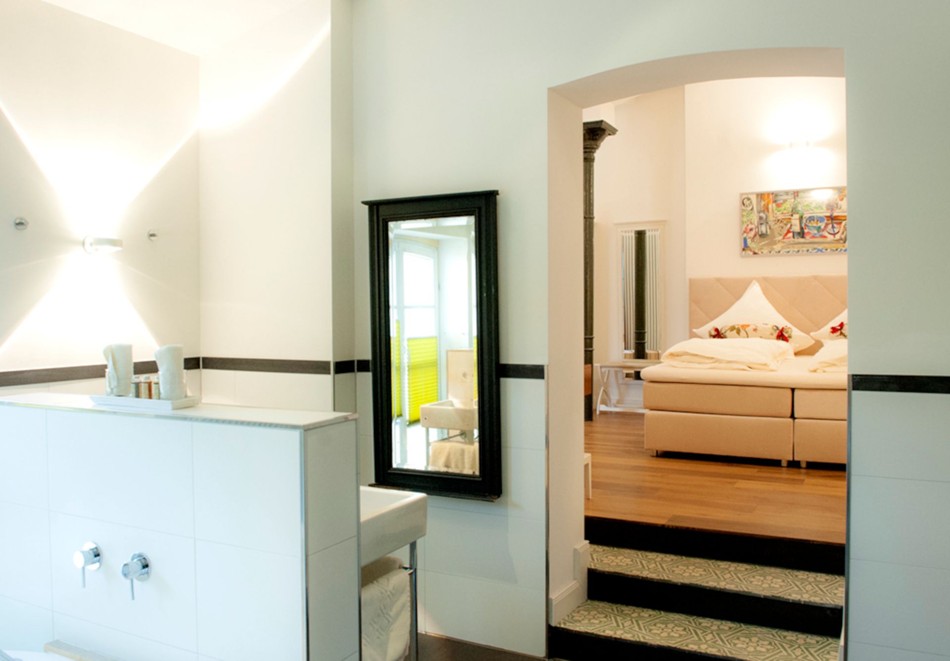 Fünf Zimmer stehen im ehemaligen Gutshof der Burg Flamersheim für eine Übernachtung bereit