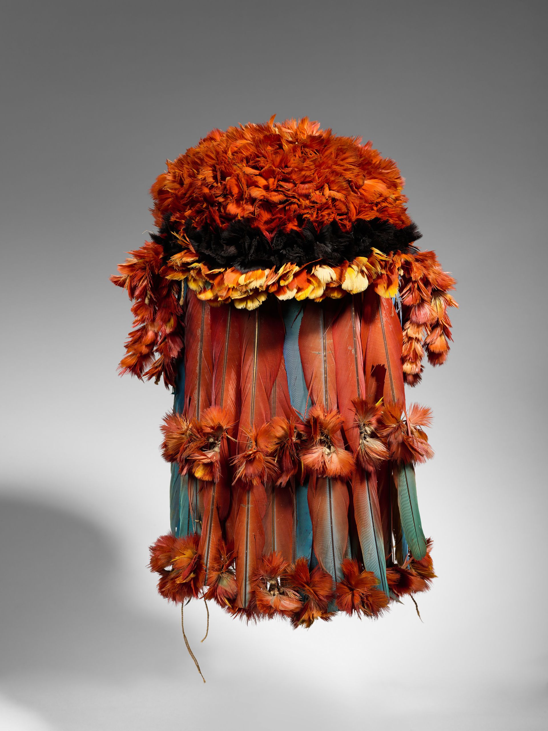 Kopfschmuck mit Nackenschutz, vor 1882