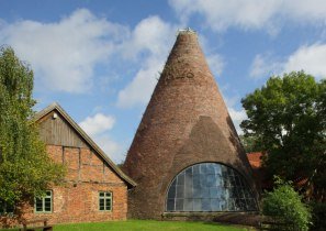 Glasturm der Glashütte Gernheim, © LWL-Industriemuseum / Martin Holtappels