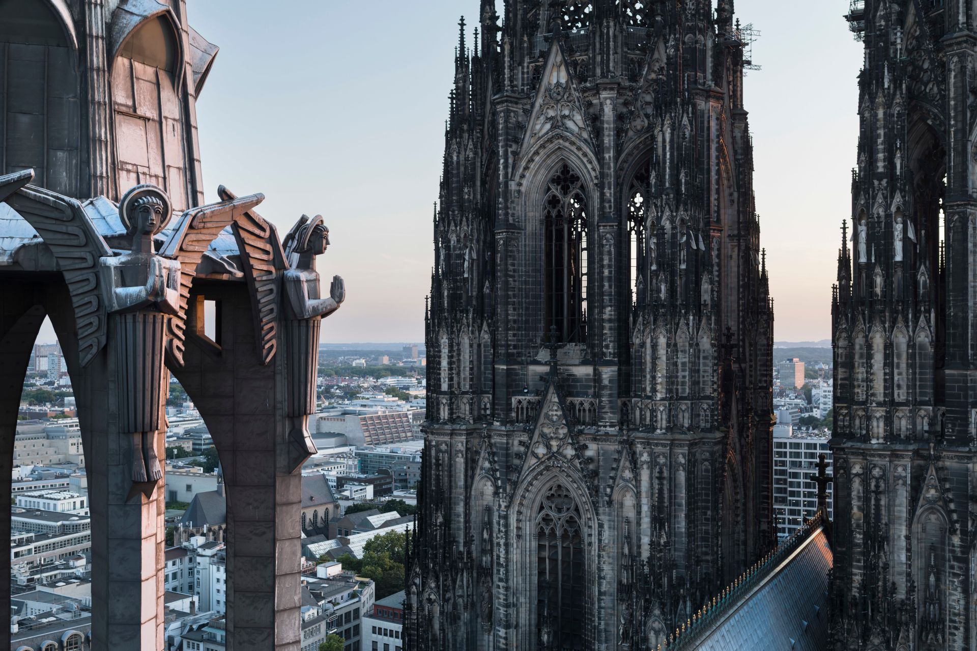 Zur Seite Hans Georg Esch. Der architektonische Blick