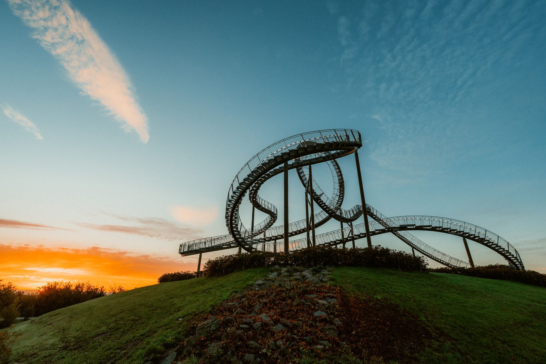 Tiger & Turtle, Duisburg Froschperspektive