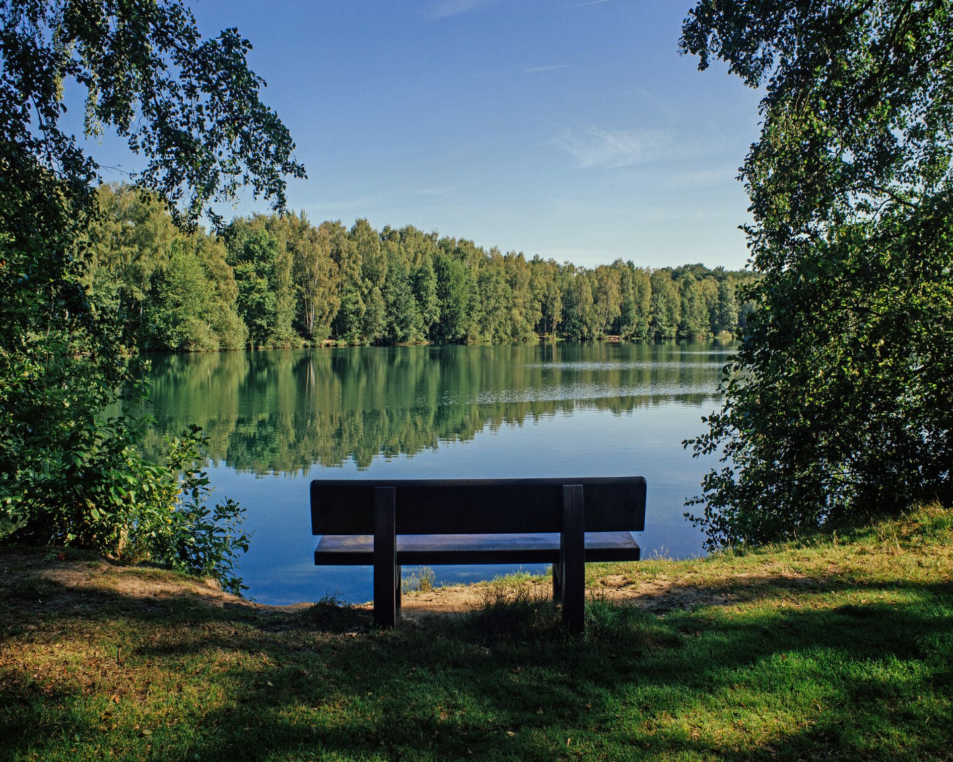 Rund um den Venekotensee in Niederkrüchten bieten sich mehrere Möglichkeiten, das schöne Naturpanorama zu genießen