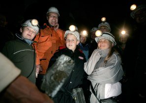Besucher mit Kopflampen bei der Nachtschicht spezial., © LWL-Industriemuseum/Walter Fischer