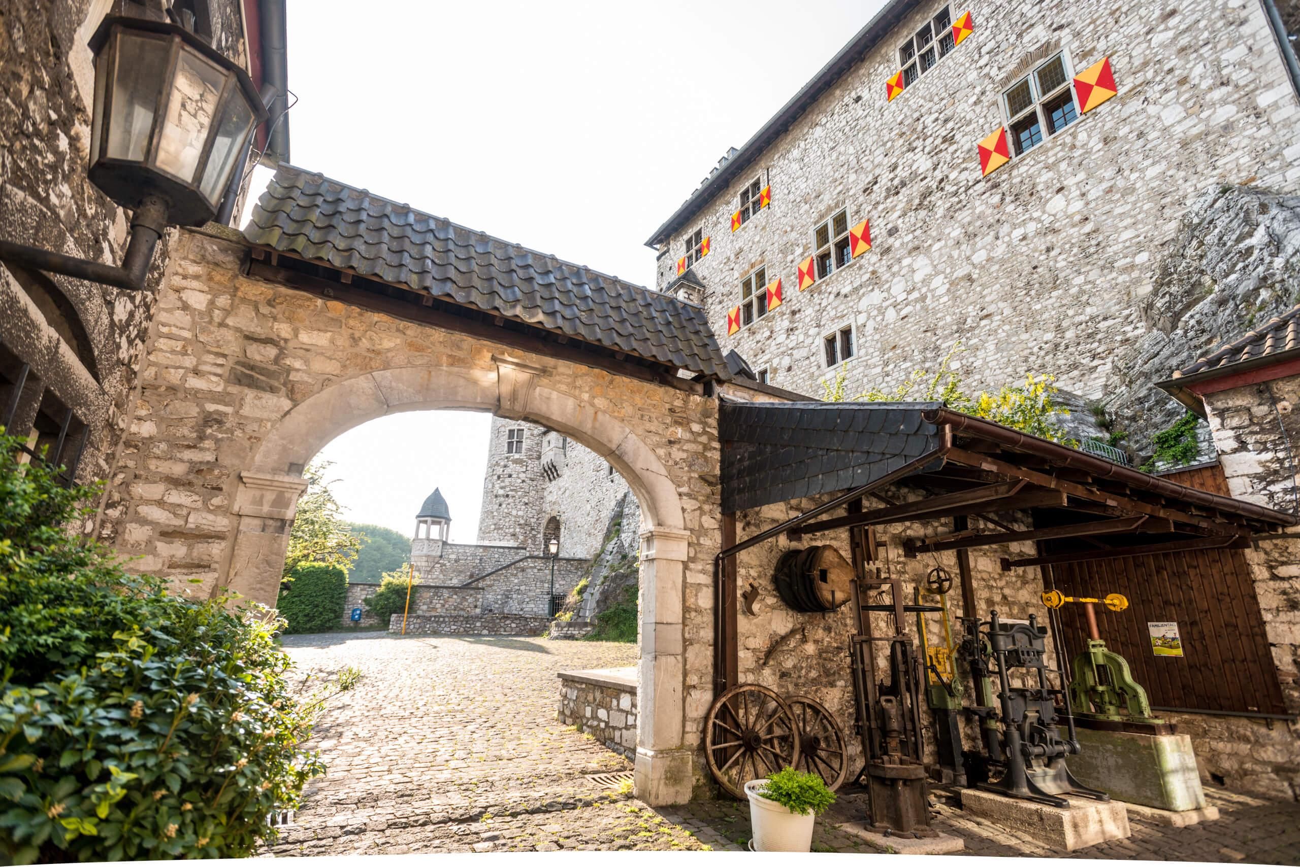 Torbogen an der Burg Stolberg
