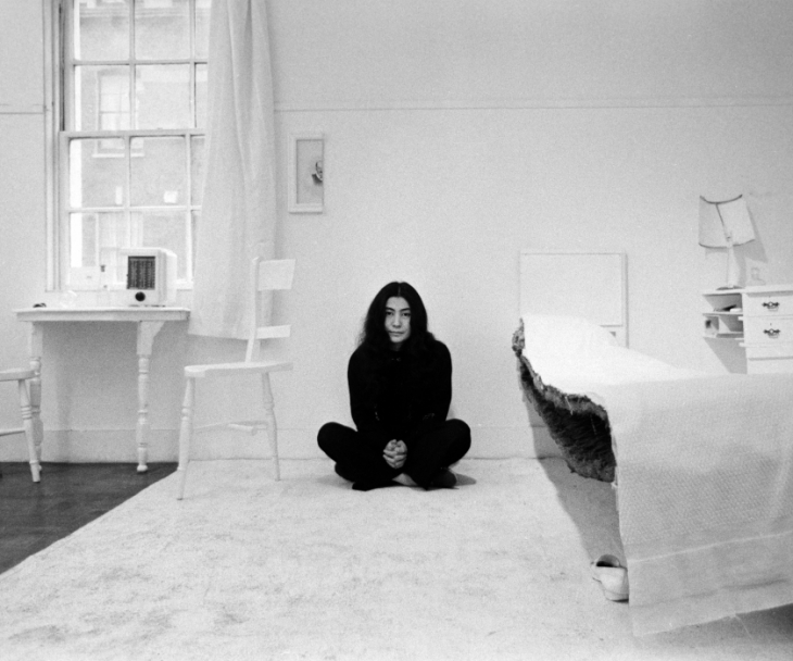 Yoko Ono in HALF-A-ROOM, 1967 from HALF-A-WIND SHOW, Lisson Gallery, London, 1967, © Yoko Ono, Foto: Clay Perry