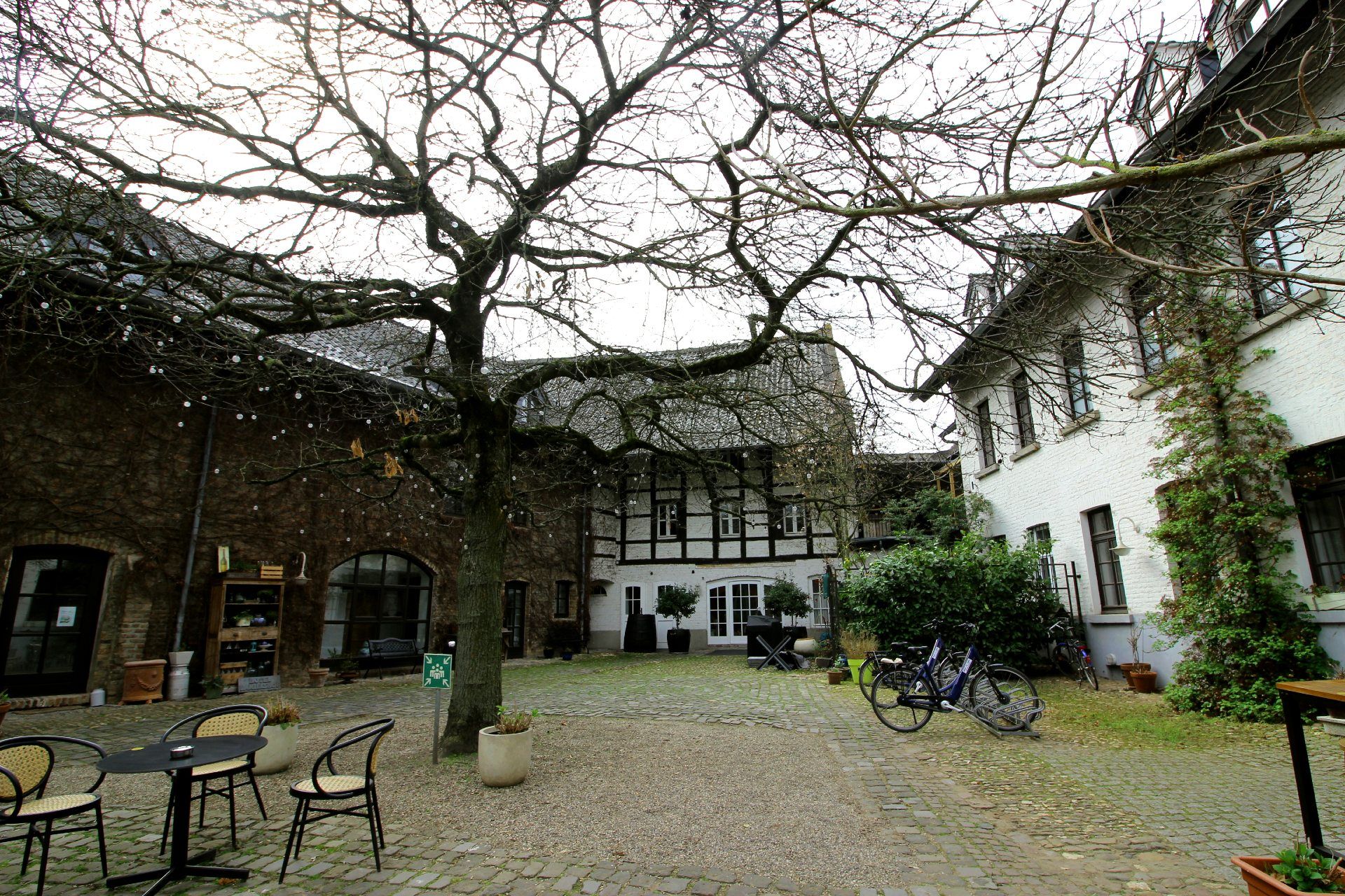 Hannah Förster, Tourismus NRW e.V., Außenansicht Landhaus Danielshof in Kaster