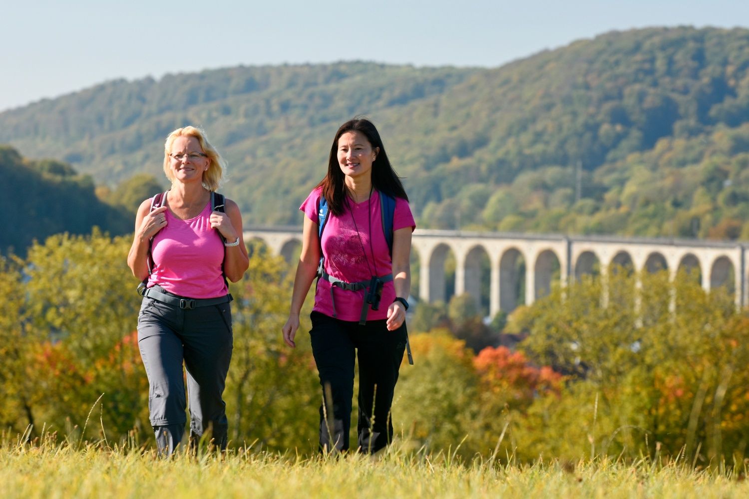 Unterwegs auf dem Viadukt Wanderweg in Altenbeken