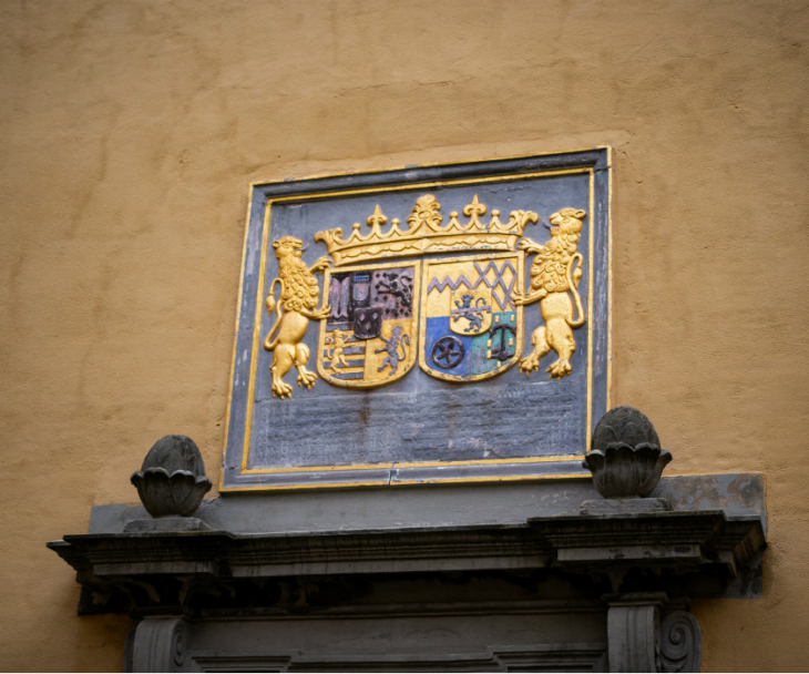 Das Wappenrelief am Wasserschloss Dyck, © Tourismus NRW e.V.