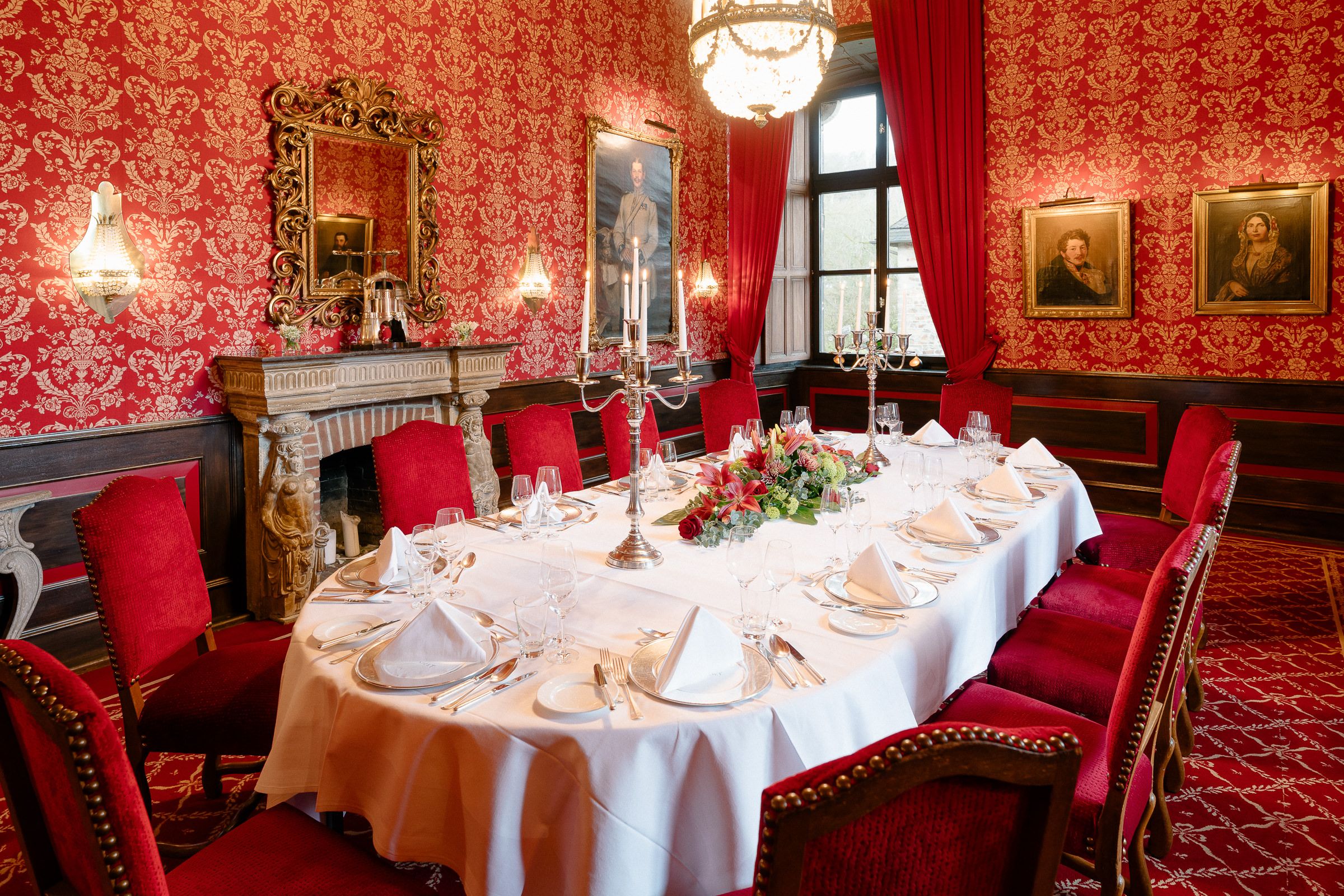 In den Restaurants, Festsälen und Salons dinieren Genussfans in Räumen, die historische Stilelemente mit Architekturkunst der Gegenwart verbinden