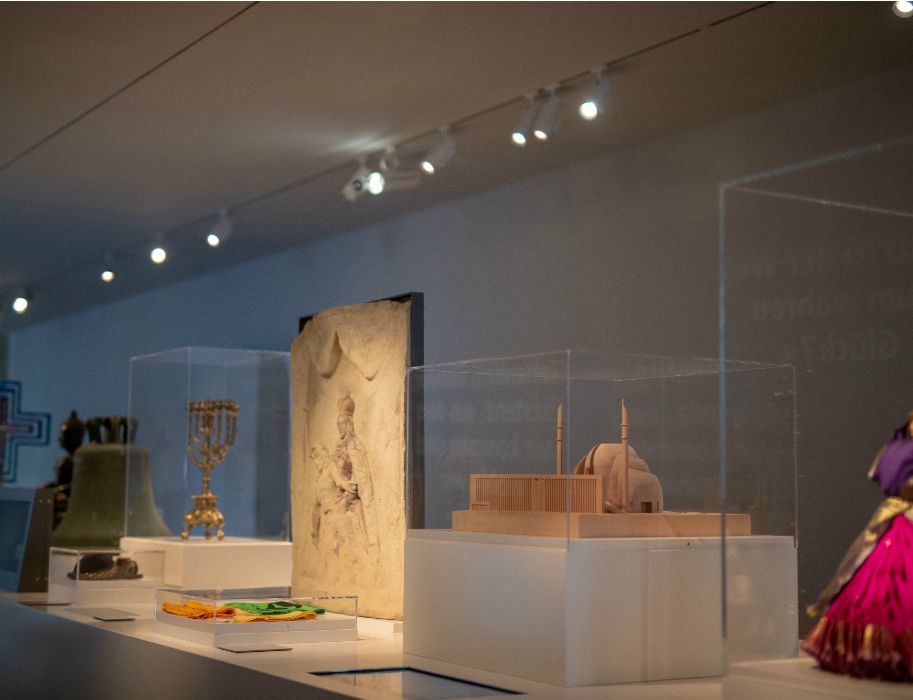 Der Tisch der Religionen ist das Highlight der Dauerausstellung des Relígio