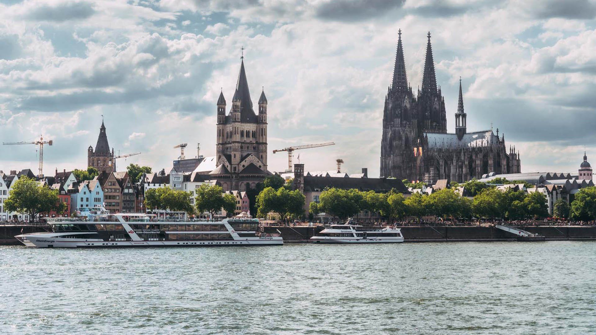Köln Panorama mit Dom, Rhein und Rheinschiffen, © Johannes Höhn