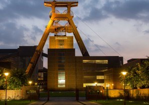Das Unesco-Welterbe Zeche Zollverein in der Dämmerung, © Jochen Tack / Stiftung Zollverein