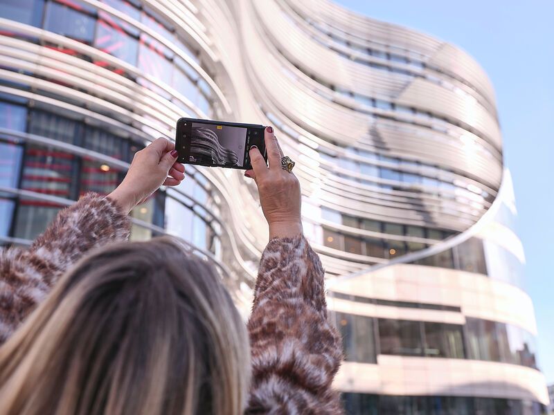 Die Kö-Bögen I und II sind beliebte Foto-Spots. In den Gebäuden sind heute Einzelhandel, Büros und Gastronomie untergebracht