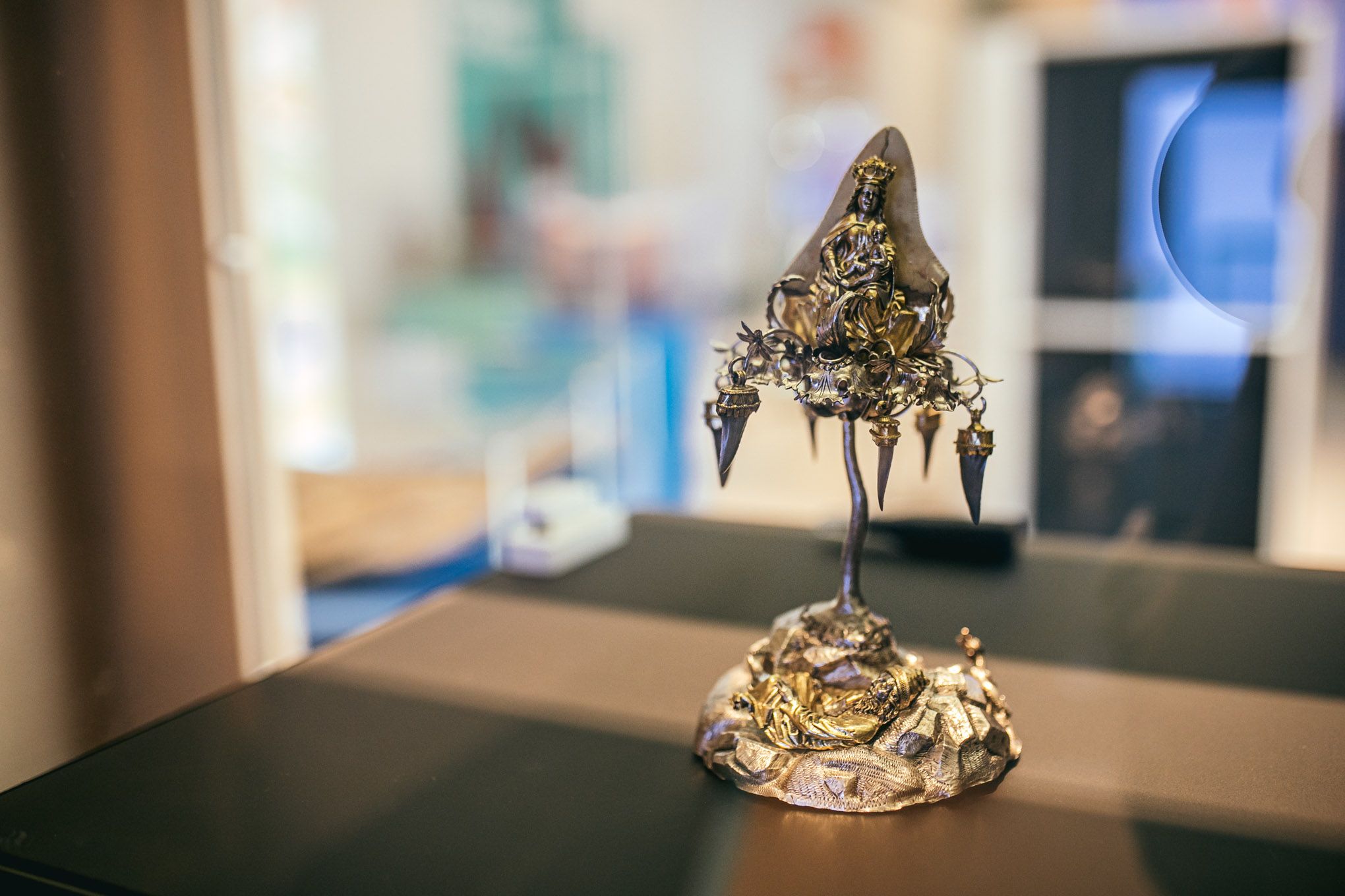 Der Natternbaum stammt aus dem Besitz des Kurfürsten August von Sachsen (1526-1586) und sollte auf der Tafel positioniert Gift im Essen anzeigen