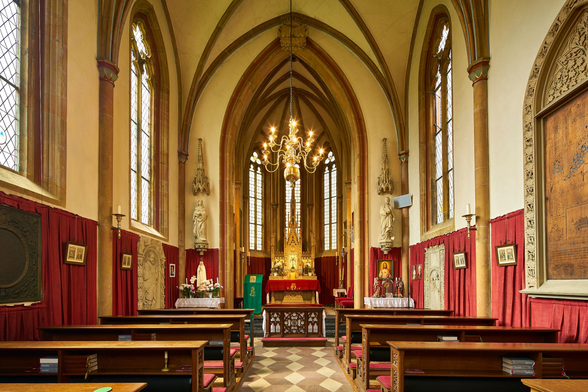 In der Kapelle des Hauses Assen können Gäste in sich gehen. Das Schloss ist ein geistiges Zentrum und ein Begegnungsort