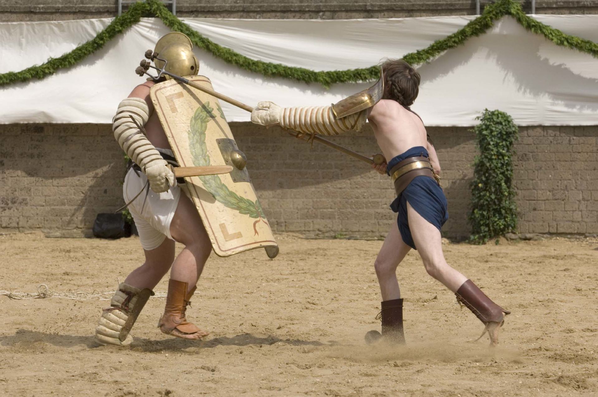 Bei Schaukämpfen treten römische Gladiatoren gegeneinander an