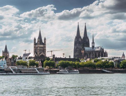 Köln Panorama mit Dom, Rhein und Rheinschiffen, © Johannes Höhn