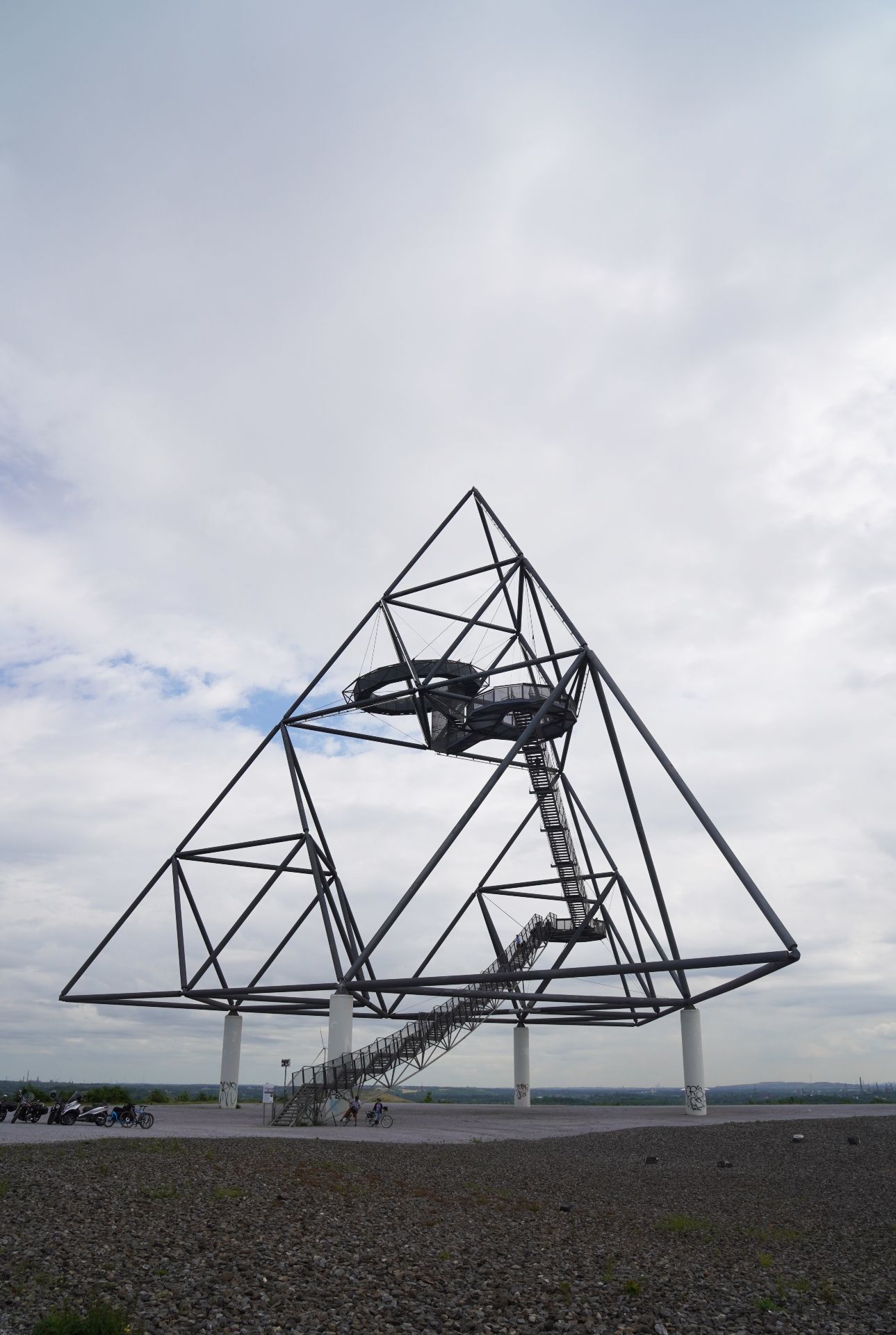 Blick auf das Tetraeder auf der Halde Beckstraße in Bottrop