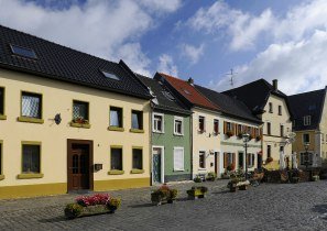 Schmucke Häuserzeilen und kleine Cafés warten in der Linner Altstadt, © Stadt Krefeld
